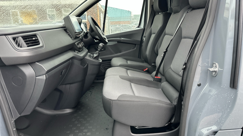 Renault Trafic Swb Diesel SL30 Blue dCi 130 Advance [Safety] Van